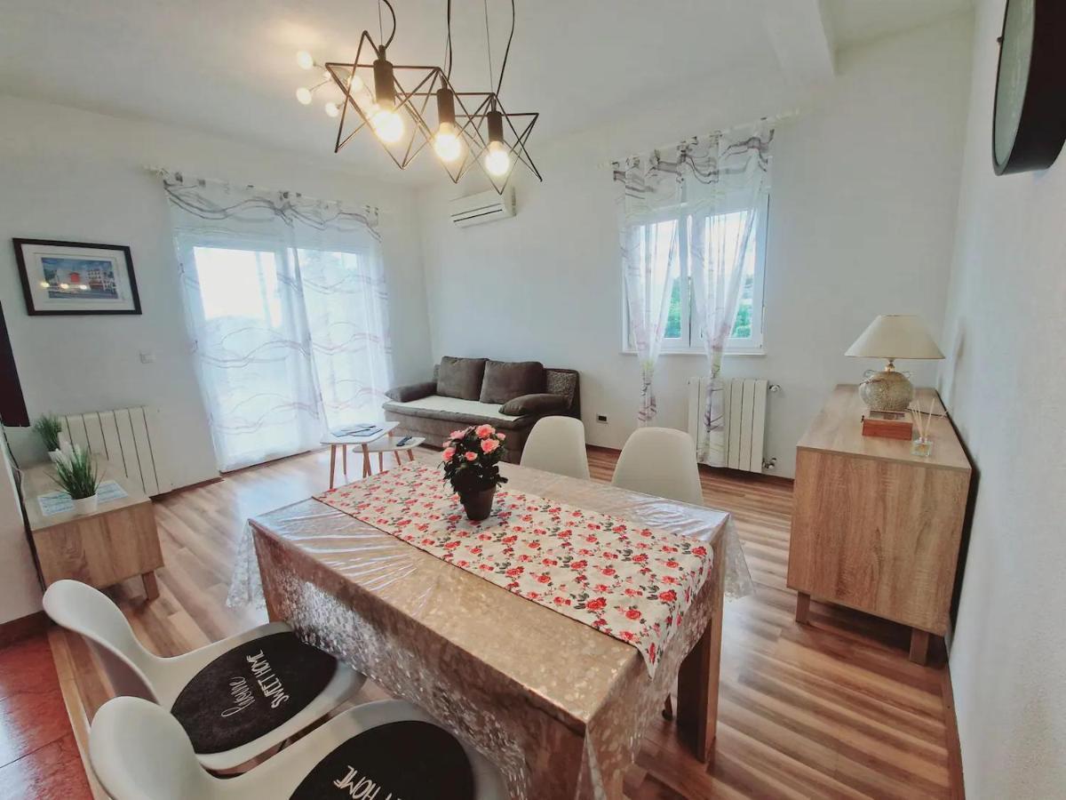 Apartments In Rijeka, Free Parking And Large Terrace, 15Min Drive From The Beach Exterior photo