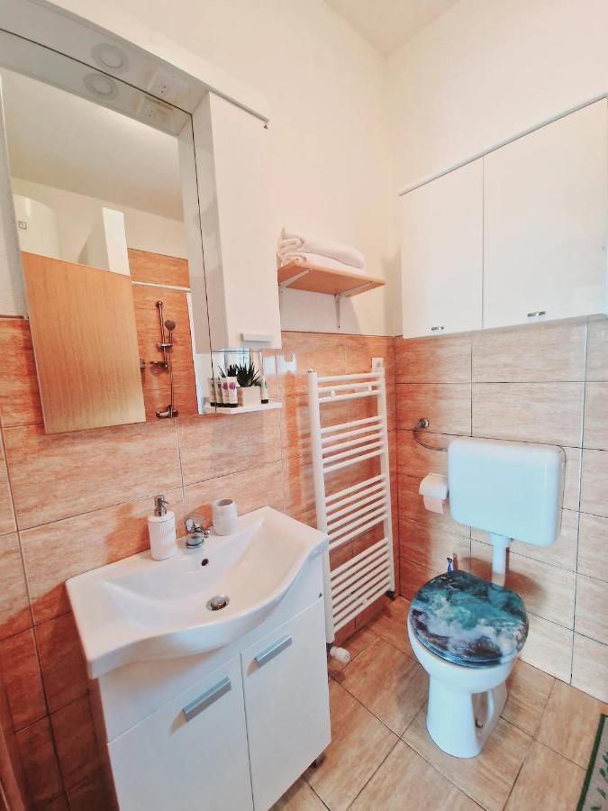 Apartments In Rijeka, Free Parking And Large Terrace, 15Min Drive From The Beach Exterior photo